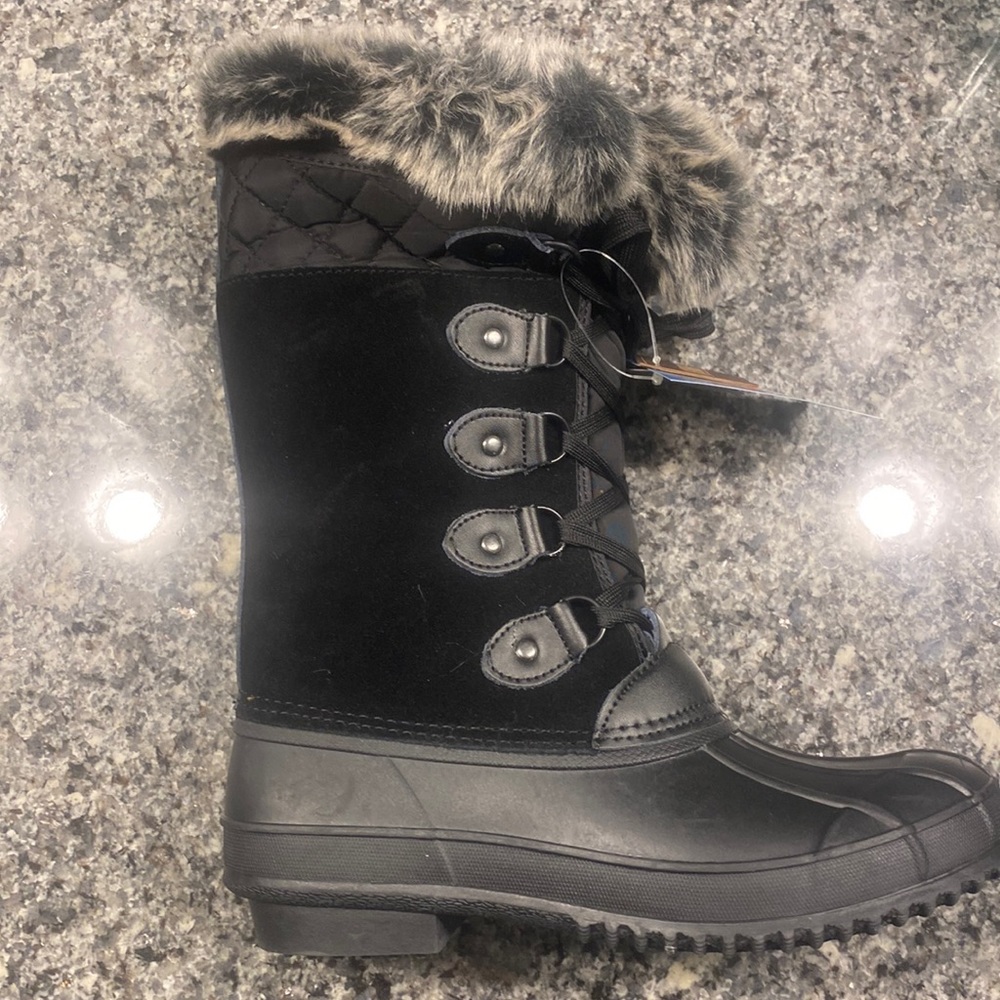 Khombu black fur snow boots NWT
